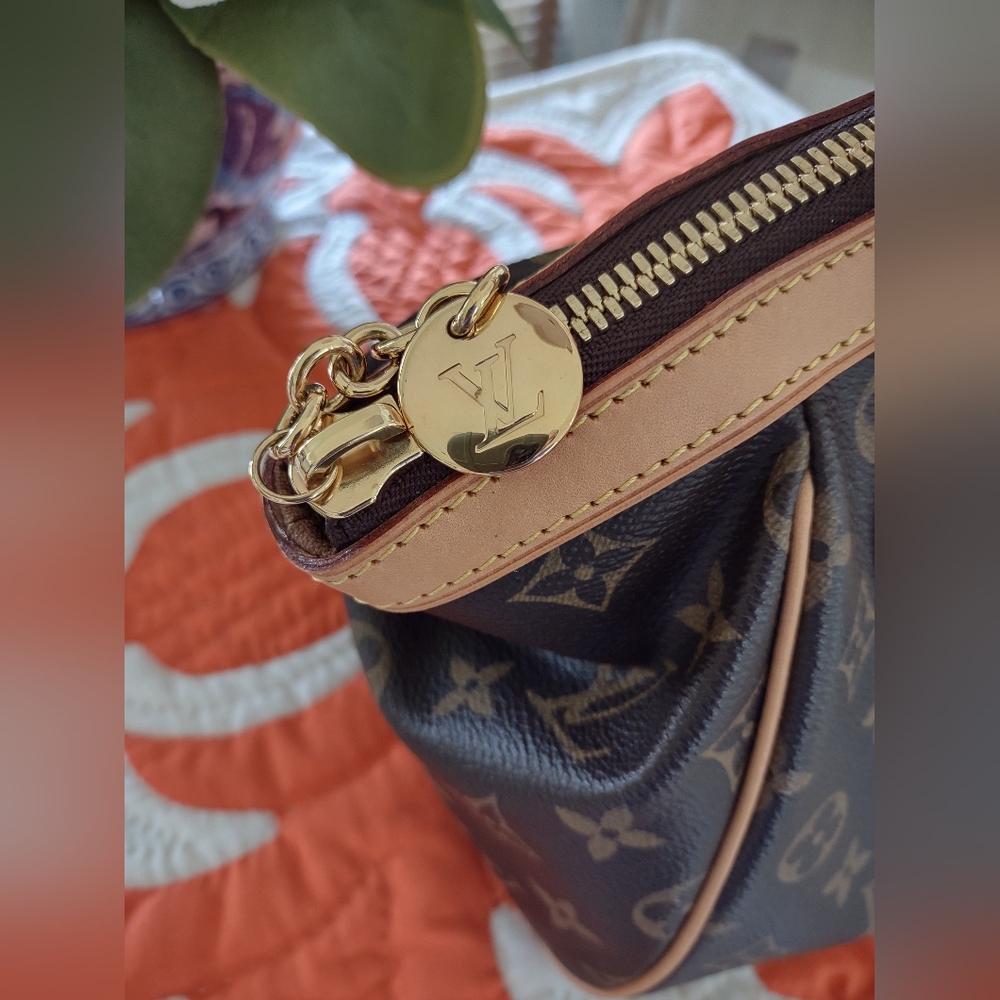 Louis Vuitton Monogram Tivoli PM Handbag - Picture 4 of 11